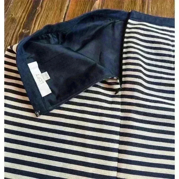 Ann Taylor LOFT Womens Pencil Skirt Sz 10 Black Cream Striped Ribbed Textured - Picture 7 of 9